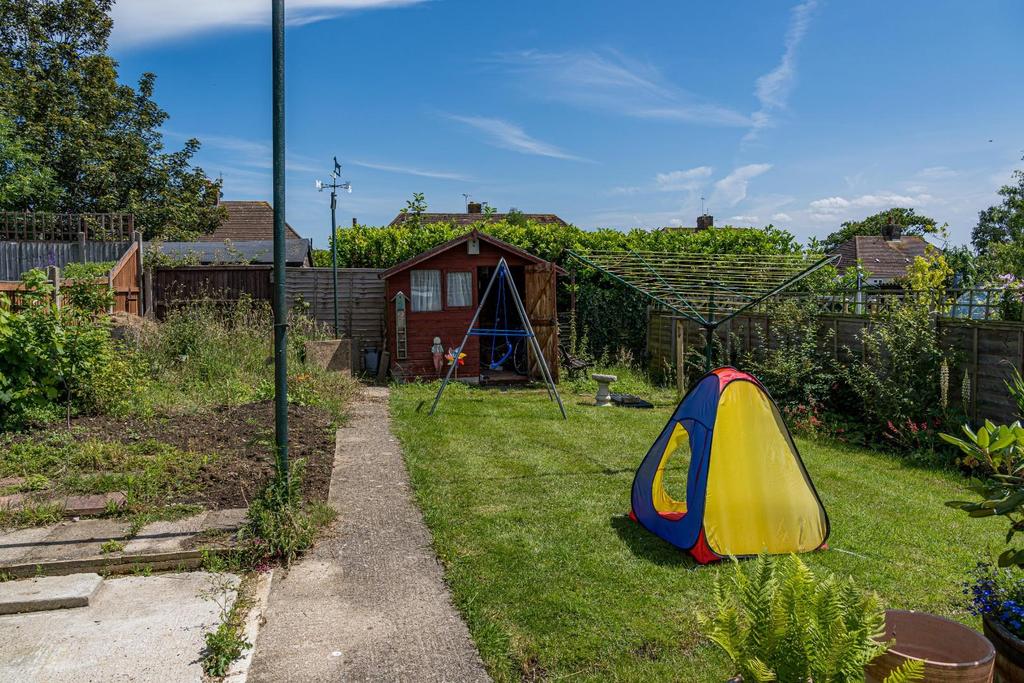 Woodrow Chase, Herne Bay 2 bed semidetached bungalow £300,000