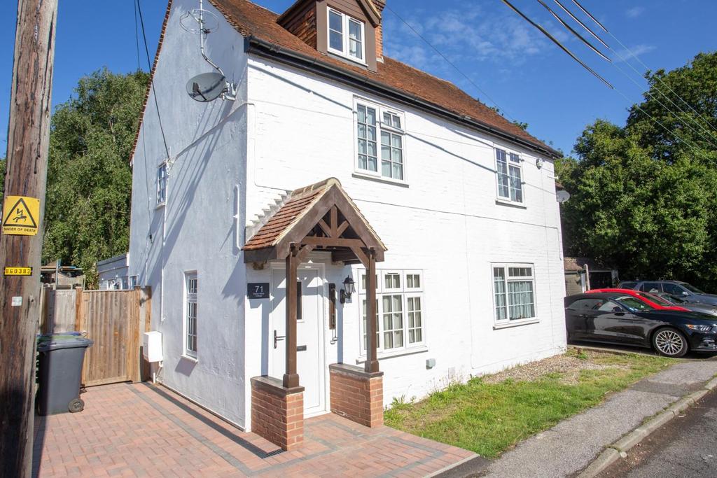 Hackington Road, Tyler Hill, Canterbury 3 bed semidetached house £