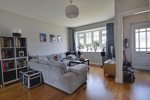 21 Quebec Close, Bexhill-on-sea, TN39 4HX