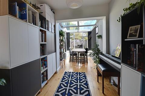 21 Quebec Close, Bexhill-on-sea, TN39 4HX