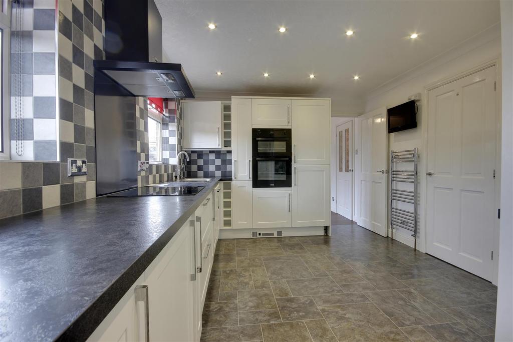 Breakfast Kitchen - Alternative View