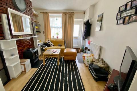 2 bedroom terraced house to rent, Bampton Street, Tiverton, Devon