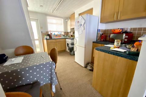 2 bedroom terraced house to rent, Bampton Street, Tiverton, Devon