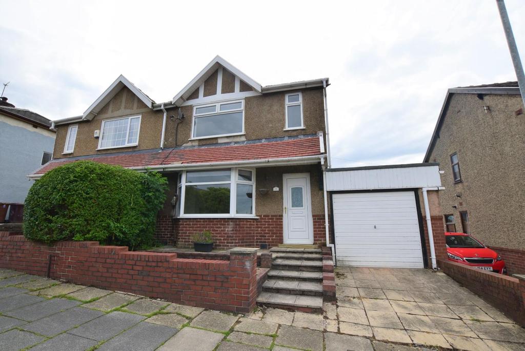 Inglehurst Road, Burnley 3 bed semidetached house £725 pcm (£167 pw)