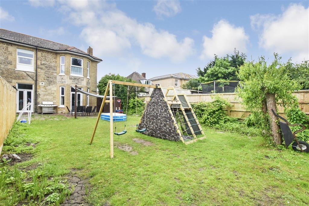 Pellhurst Road, Ryde, Isle of Wight 2 bed ground floor flat £220,000