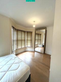 4 bedroom maisonette to rent, Waller Road, London, SE14