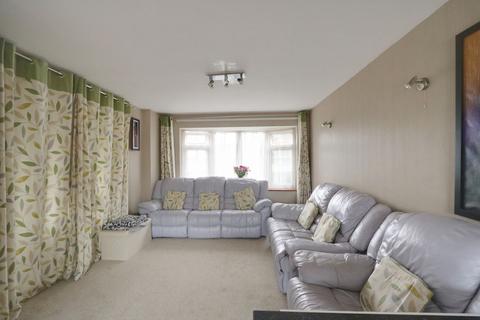 6 Clavering, Basildon, SS16 4LZ