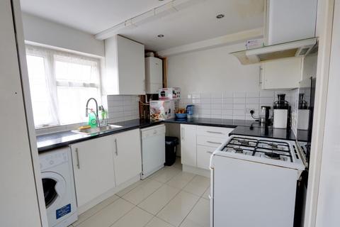 6 Clavering, Basildon, SS16 4LZ