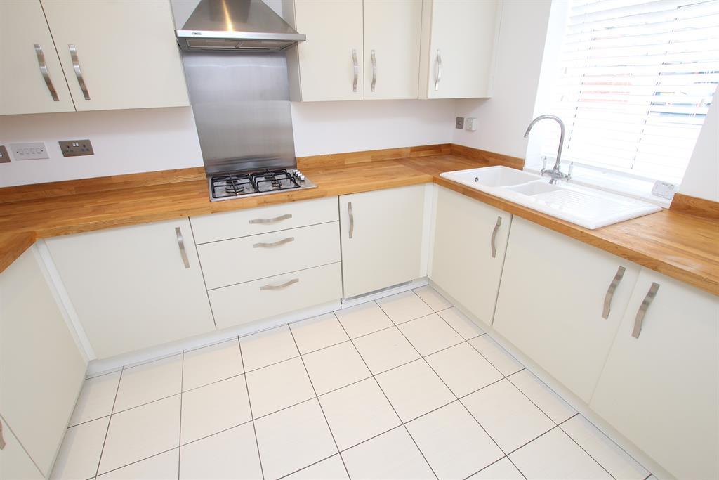 Harris Close, Redditch, B98 7PP 3 bed semidetached house £1,200 pcm (£277 pw)