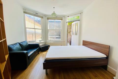Studio to rent, Doughty Street, Bloomsbury