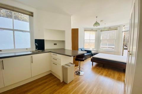 Studio to rent, Doughty Street, Bloomsbury