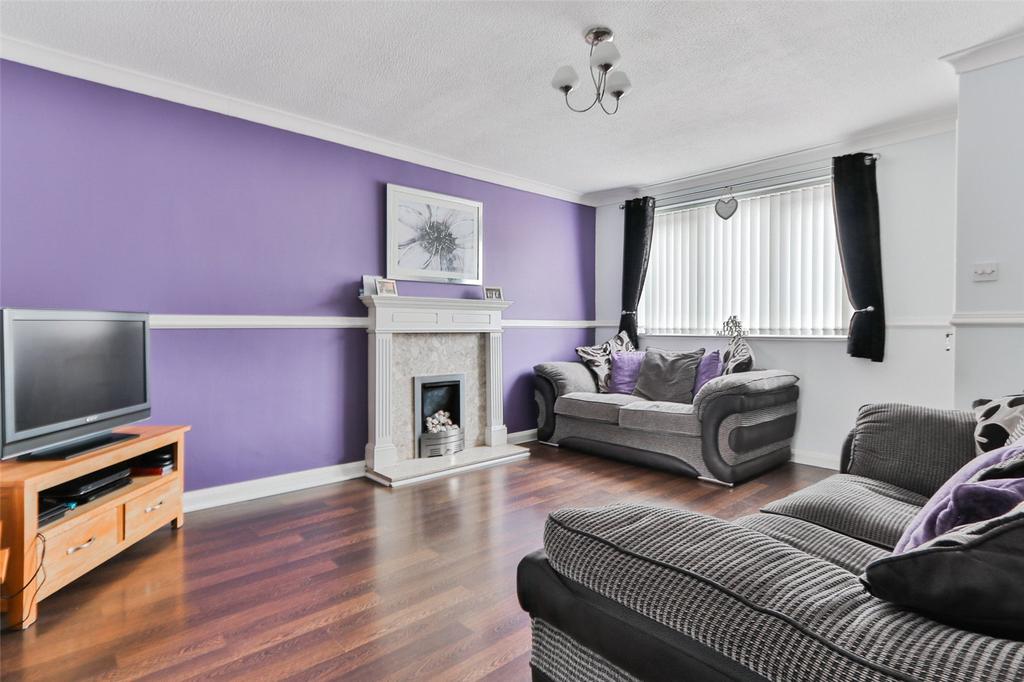 Brandon Way, Kingswood, Hull, HU7 3 bed semidetached house £145,000