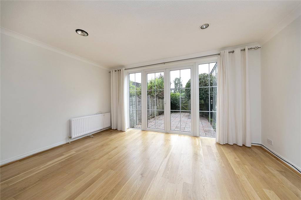 Wellesley Road, TWICKENHAM, TW2 4 bed house £2,850 pcm (£658 pw)