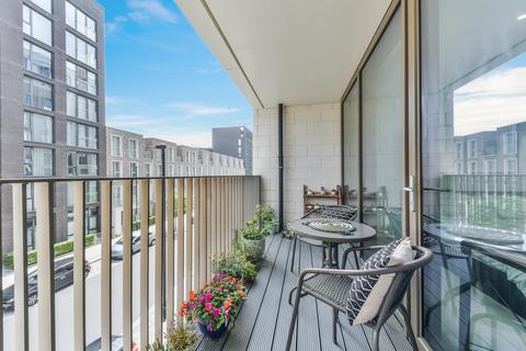 1 bedroom apartment for sale, Commodore House, Royal Wharf, E16