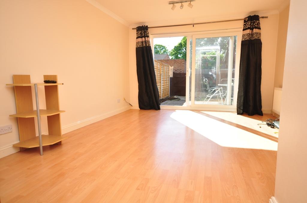 Clandon Road Chatham ME5 2 bed terraced house £895 pcm (£207 pw)