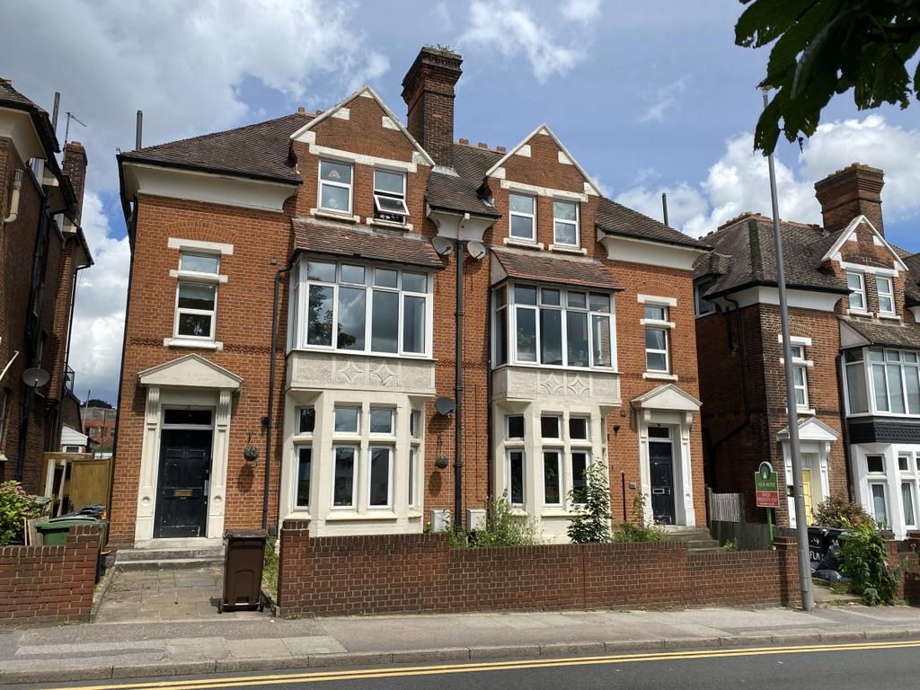 Tonbridge Road Maidstone ME16 2 bed flat £950 pcm (£219 pw)
