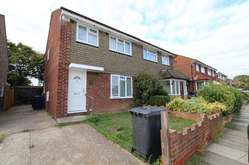 Rivington Crescent, London, NW7 3 bed semidetached house £1,900 pcm
