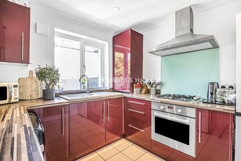 70 Watcombe Road, London, SE25 4UZ