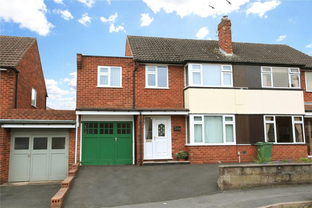 Cross Street, Wall Heath, Kingswinford, West Midlands, DY6 5 bed semi