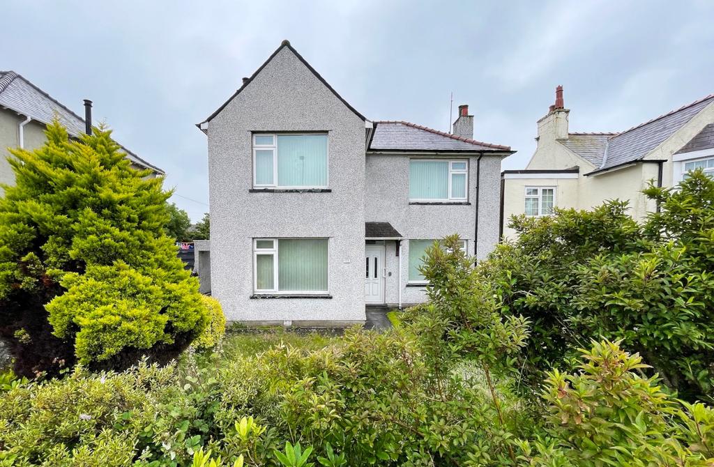 London Road, Holyhead, Ynys Mon, LL65 3 bed detached house £199,950