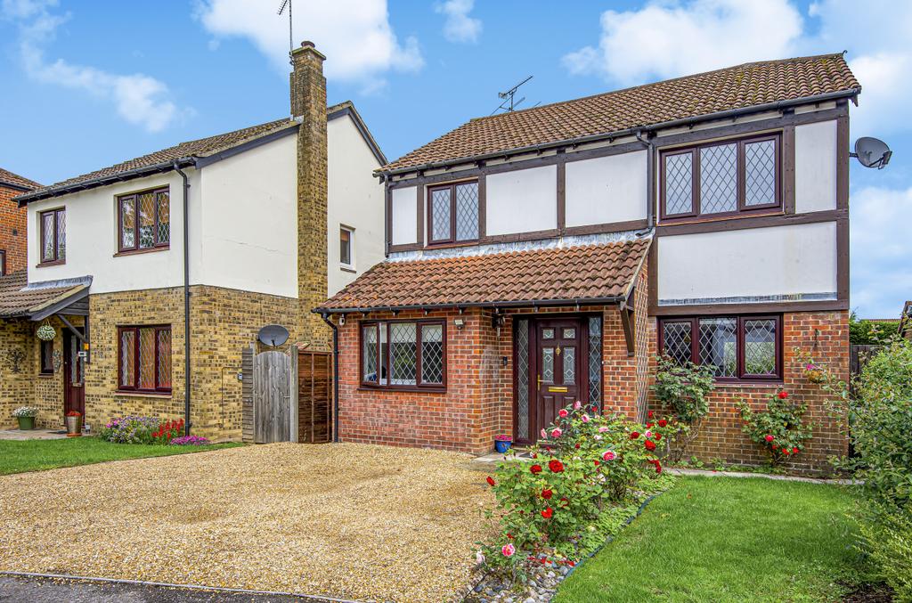 Chalcraft Close, Liphook 4 bed detached house £575,000