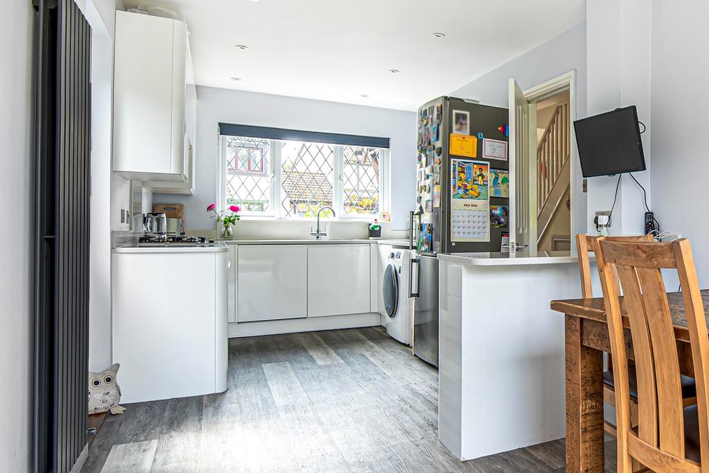 Chalcraft Close, Liphook 4 bed detached house £575,000