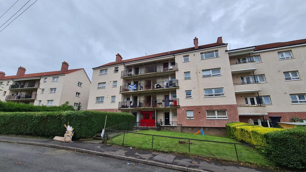 Corlaich Drive, Toryglen 3 bed flat £675 pcm (£156 pw)