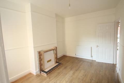 4 bedroom terraced house to rent, Lyndhurst Road, Dallow Area, Luton, LU1