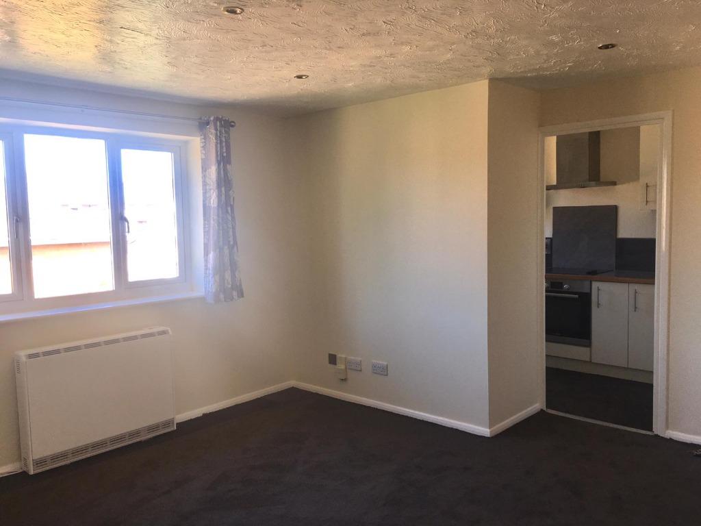 Ascot Court, Aldershot, GU11 2 bed flat £875 pcm (£202 pw)