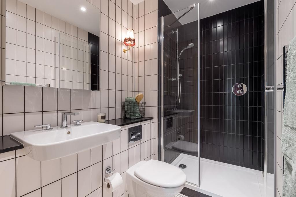 21 06 02 QL Robinson Apt703 019 1920px-min.jpg