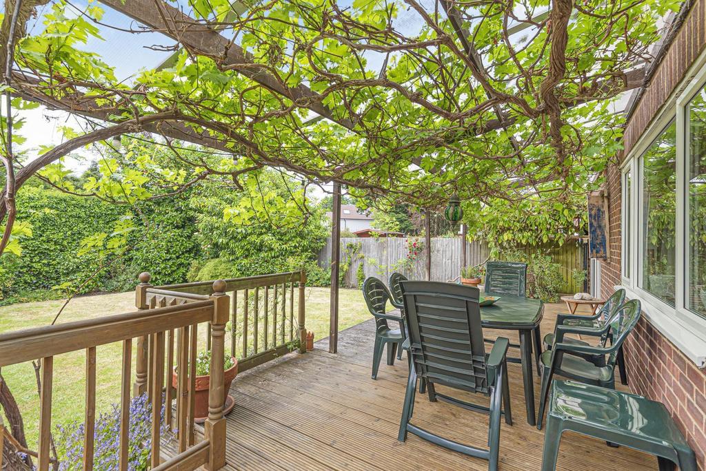 Wolsey Road, Esher, KT10 3 bed semidetached house £1,100,000