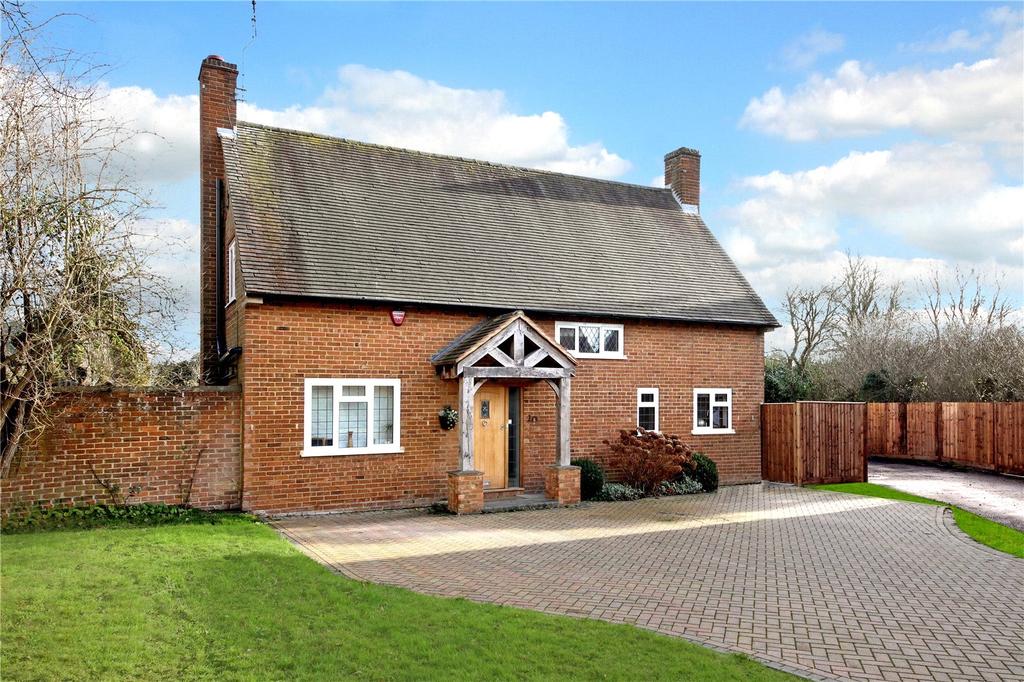 Wattleton Road, Beaconsfield, HP9 3 bed detached house £2,750 pcm (£