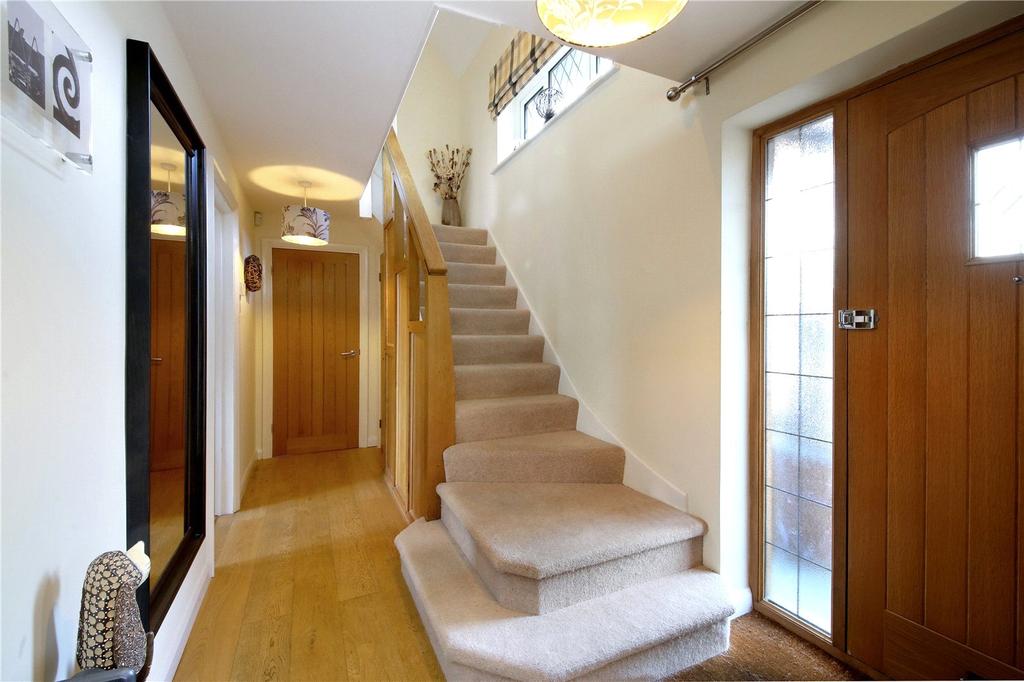 Wattleton Road, Beaconsfield, HP9 3 bed detached house £2,750 pcm (£
