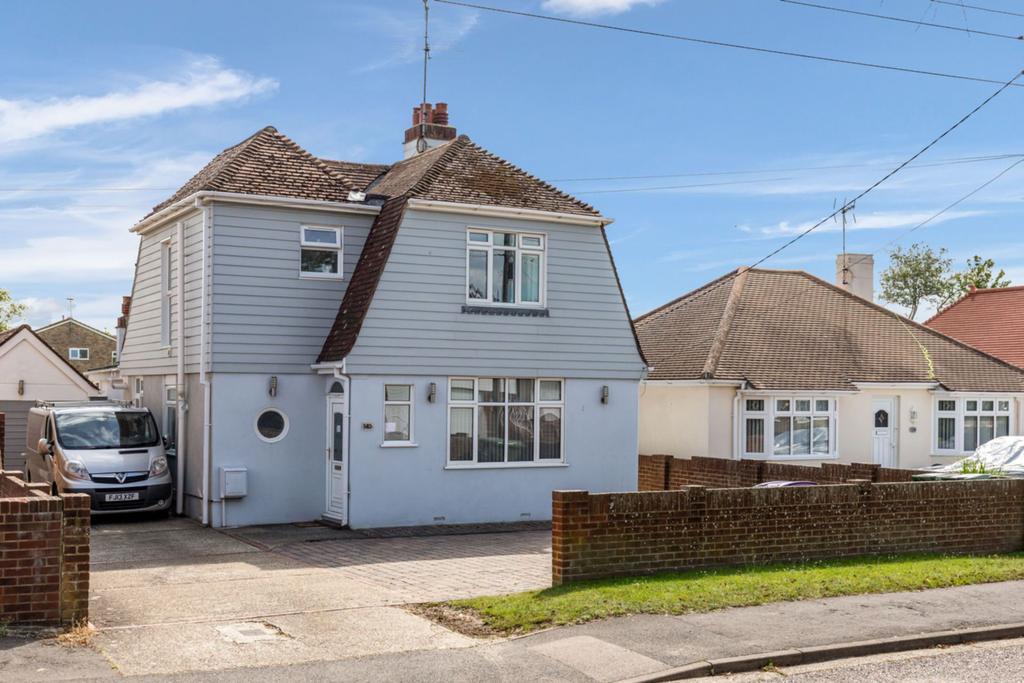 Queens Road, Littlestone, TN28 4 bed detached house £540,000