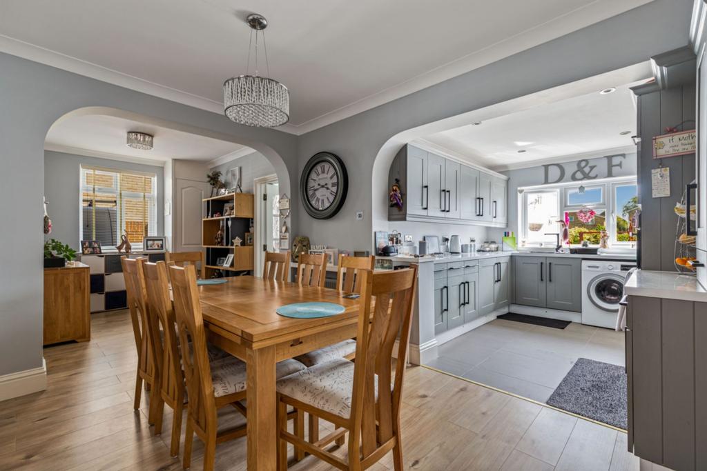 Queens Road, Littlestone, TN28 4 bed detached house £540,000