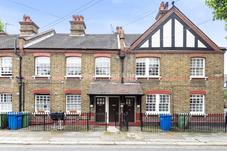 Aylesbury Road Walworth SE17 2 bed flat £1,700 pcm (£392 pw)