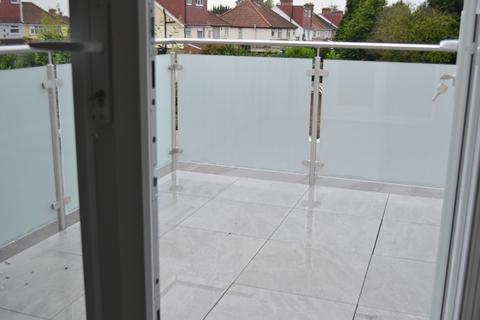 2 bedroom apartment to rent, Vicarage Farm Road, Hounslow, Greater London, TW5