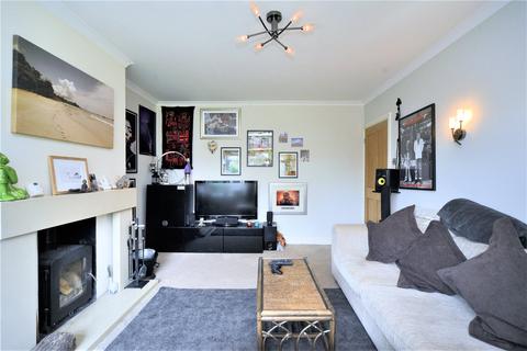 12 Maple Way, Coulsdon, CR5 3RN