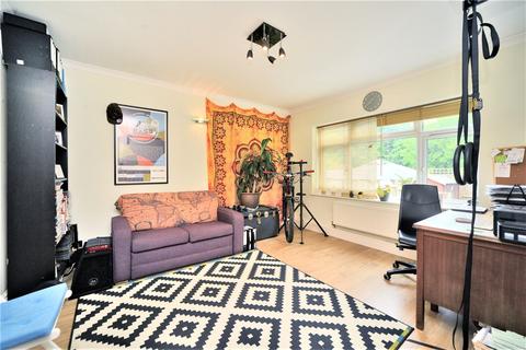 12 Maple Way, Coulsdon, CR5 3RN