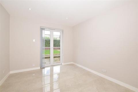 43 Blackford Close, South Croydon, CR2 6BT