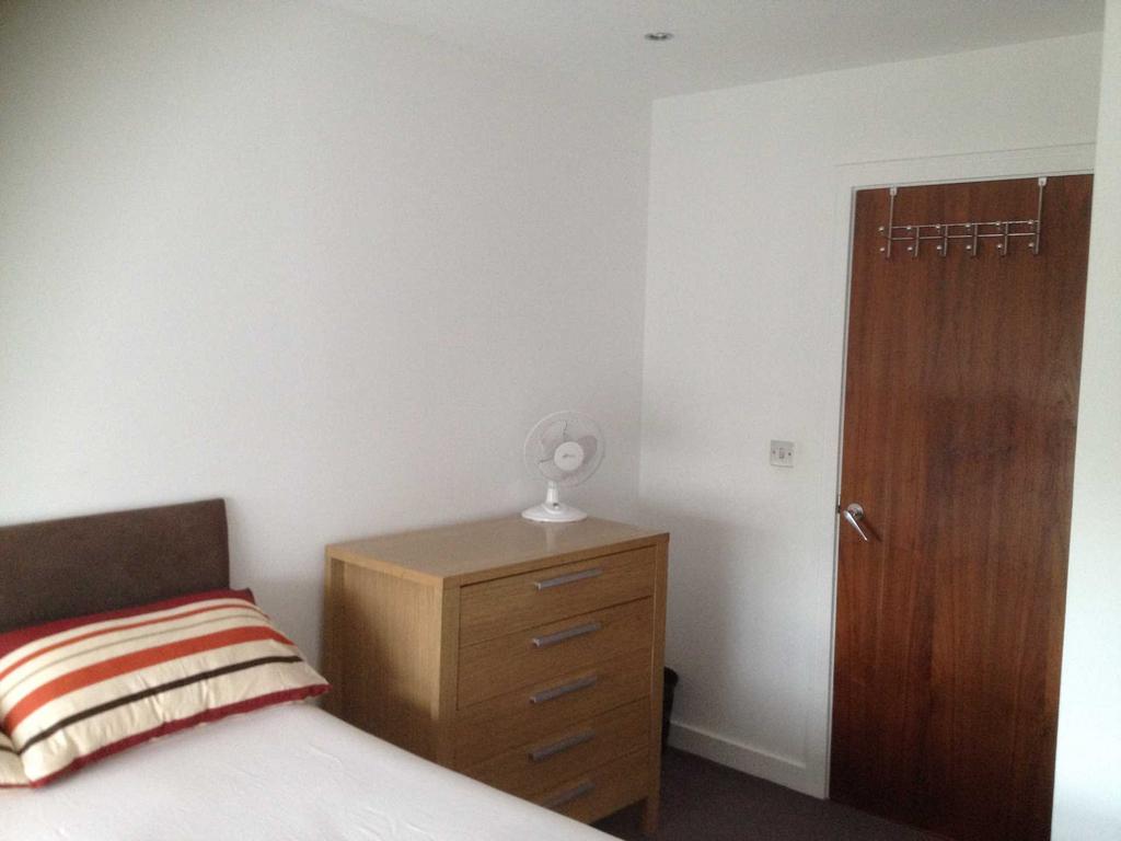 Apartment in Cardiff, Adamsdown - View 2