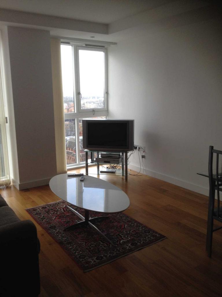 Apartment in Cardiff, Adamsdown - View 4