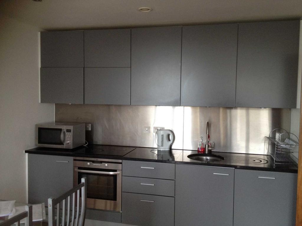 Apartment in Cardiff, Adamsdown - More