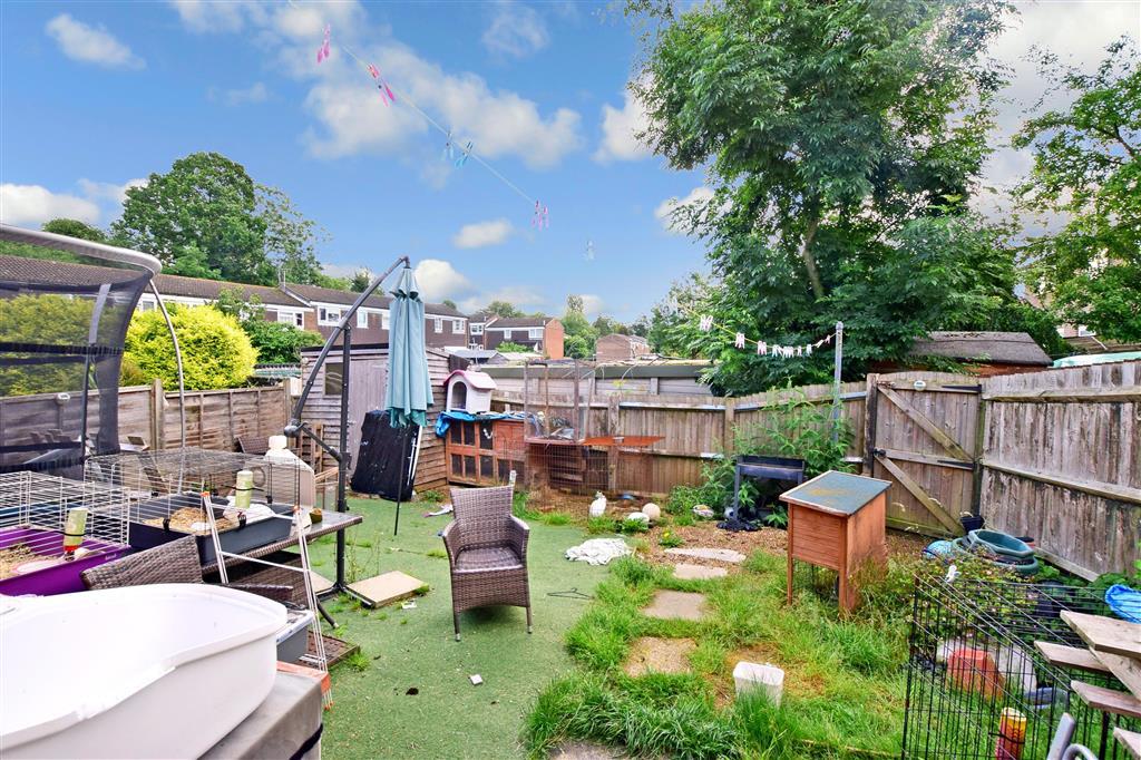 Rothbrook Drive, Kennington, Ashford, Kent 3 bed end of terrace house