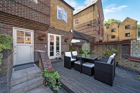 8 Trafalgar Close, London, SE16 7RL