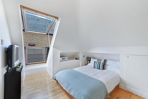 8 Trafalgar Close, London, SE16 7RL