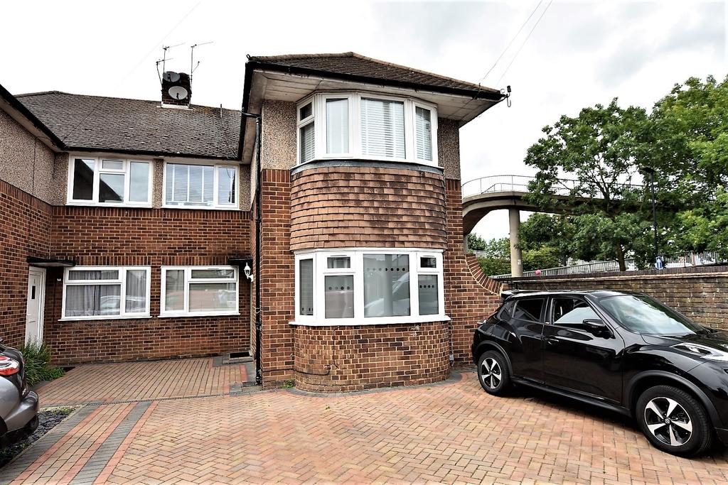 Swan Road, Feltham, Middlesex, TW13 3 bed flat £325,000