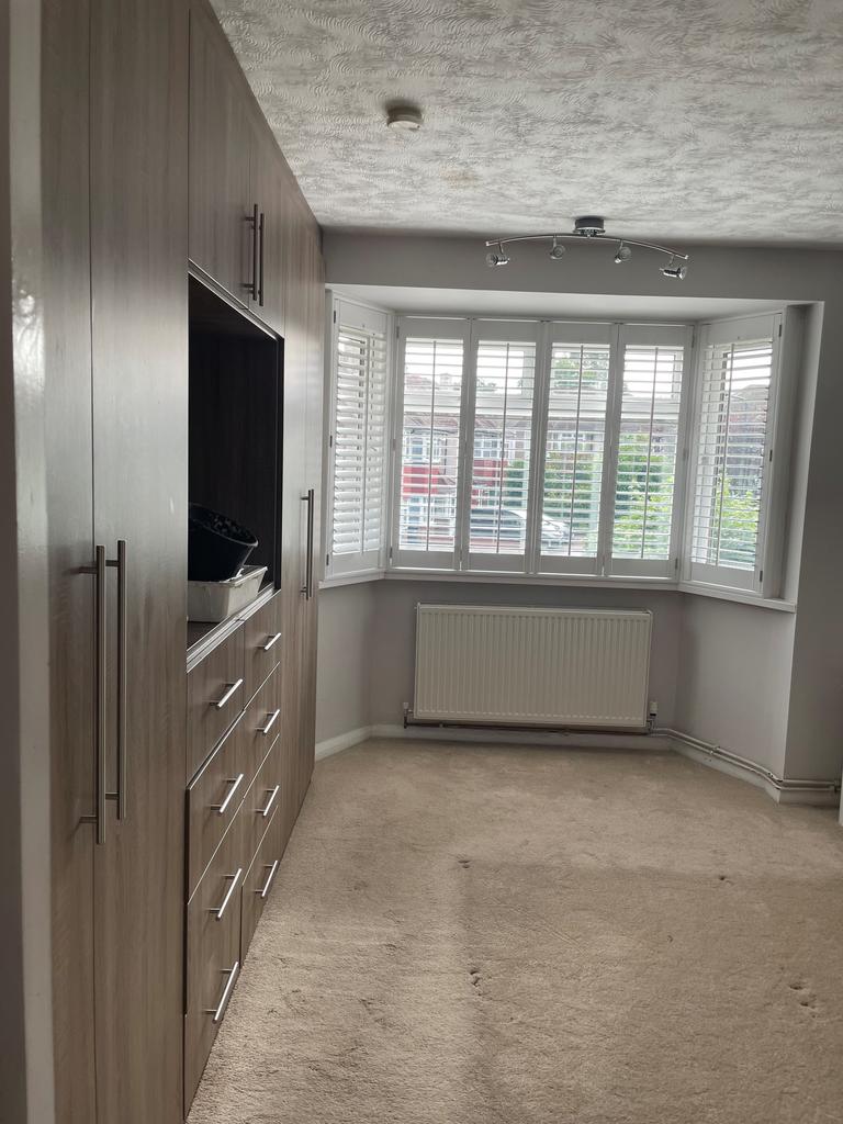 Byron Road, North Wembley HA0 2 bed flat £1,375 pcm (£317 pw)