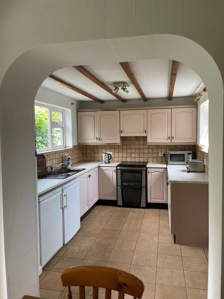 Crowshott Avenue, Stanmore HA7 4 bed end of terrace house £2,150 pcm