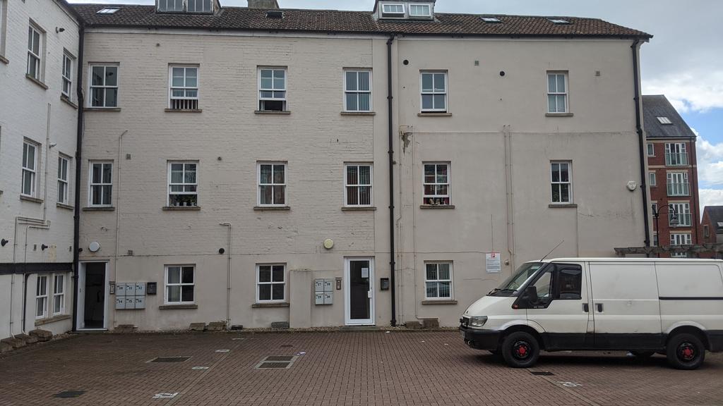 Brewers Baroque, Trowbridge BA14 2 bed flat £695 pcm (£160 pw)